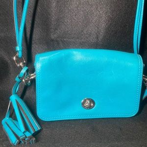 Beautiful Turquoise Coach Turn Lock Crossbody Handbag
